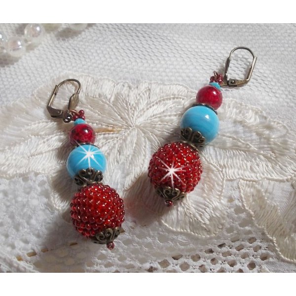 BO Bel&rsquo;Art brod&eacute;es avec des rocailles de couleur Vin sur des perles en bois &agrave; laquelle, perles en porcelaine, perles en verre marbr&eacute;es et dormeuses en Laiton