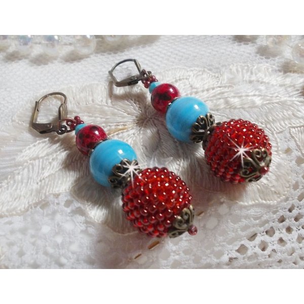 BO Bel&rsquo;Art brod&eacute;es avec des rocailles de couleur Vin sur des perles en bois &agrave; laquelle, perles en porcelaine, perles en verre marbr&eacute;es et dormeuses en Laiton