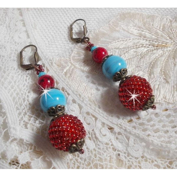 BO Bel&rsquo;Art brod&eacute;es avec des rocailles de couleur Vin sur des perles en bois &agrave; laquelle, perles en porcelaine, perles en verre marbr&eacute;es et dormeuses en Laiton