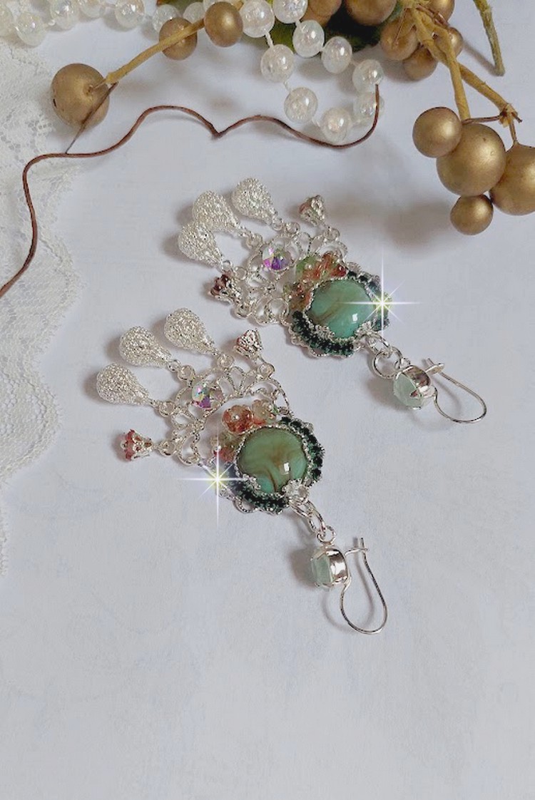 BO Blush Light green montées avec cabochons, estampes, breloques, perles Cristal Swarovski