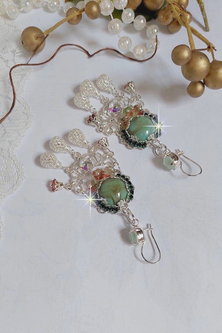 BO Blush Light green montées avec cabochons, estampes, breloques, perles Cristal Swarovski