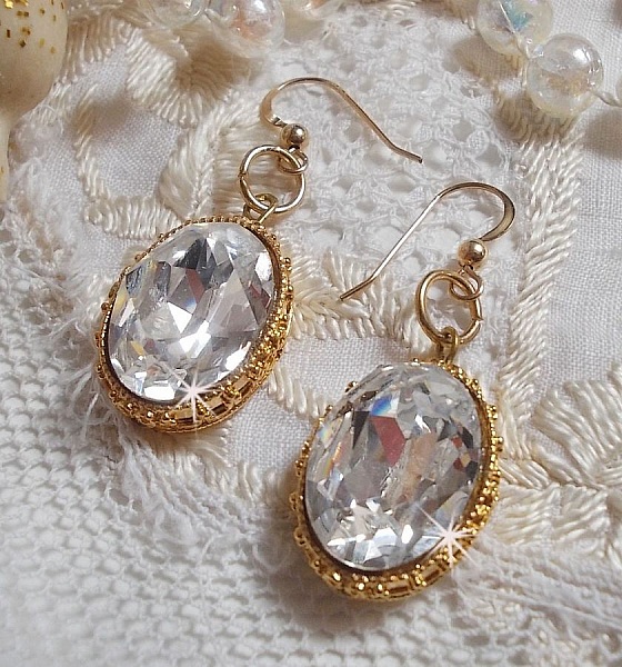 BO Boucles D'or avec des cabochons ovales en cristal et crochets d&rsquo;oreilles en Gold Filled 14 carats.