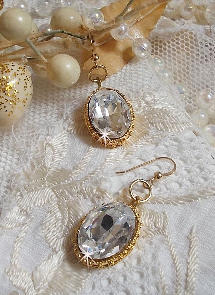 BO Boucles D'or avec des cabochons ovales en cristal et crochets d&rsquo;oreilles en Gold Filled 14 carats.