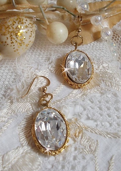 BO Boucles D'or avec des cabochons ovales en cristal et crochets d&rsquo;oreilles en Gold Filled 14 carats.