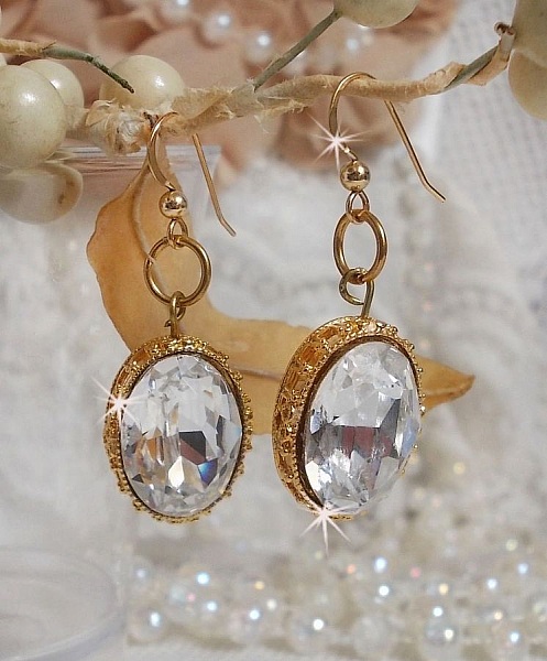 BO Boucles D'or avec des cabochons ovales en cristal et crochets d&rsquo;oreilles en Gold Filled 14 carats.