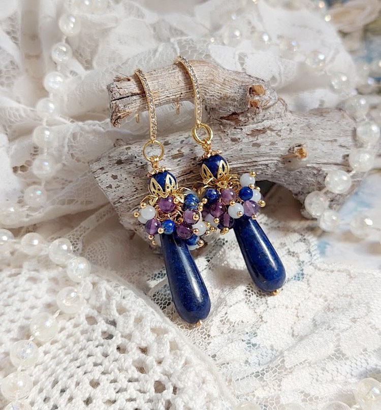 Une symphonie minérale de gouttes en Lapis-Lazuli