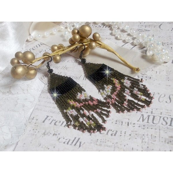 BO Champ&ecirc;tre mont&eacute;es avec des rocailles et tubes torsad&eacute;es en Verre aux couleurs de saison : Olive, Jaune, Vert, Saumon et Blanc &agrave; laquelle s&rsquo;ajoute des perles sur des crochets d&rsquo;oreilles Laiton