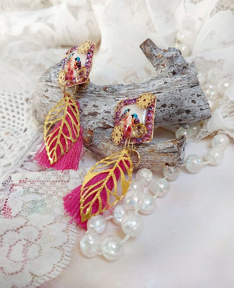 BO Chants d&rsquo;Oiseaux cr&eacute;&eacute;es avec cabochons verres, pompons, cha&icirc;ne strass verre et clips laiton