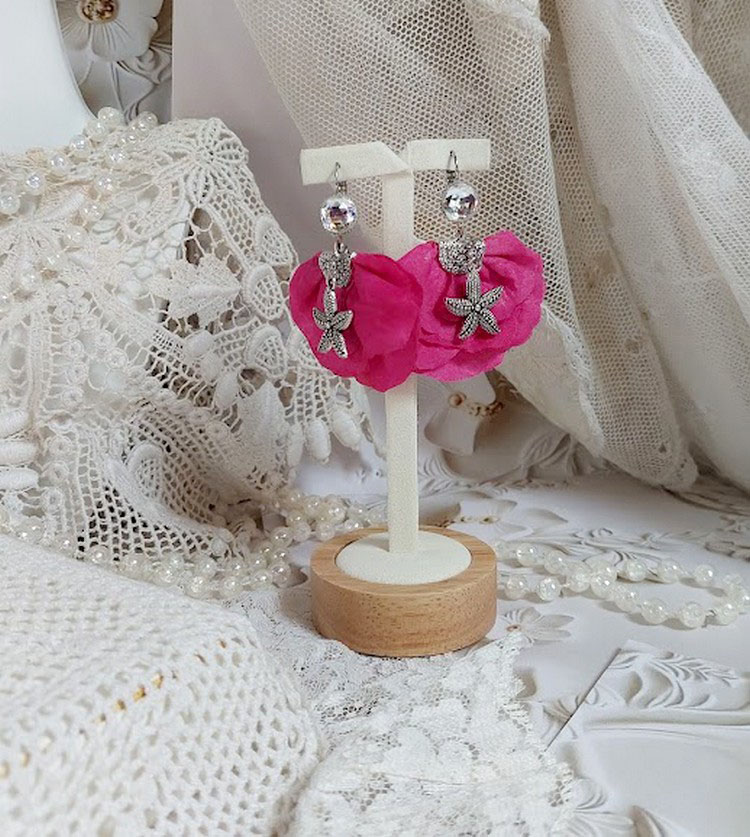 BO Charming Fuchsia créées avec perles Swarovski, pétales de roses en tissu et dormeuses laitons