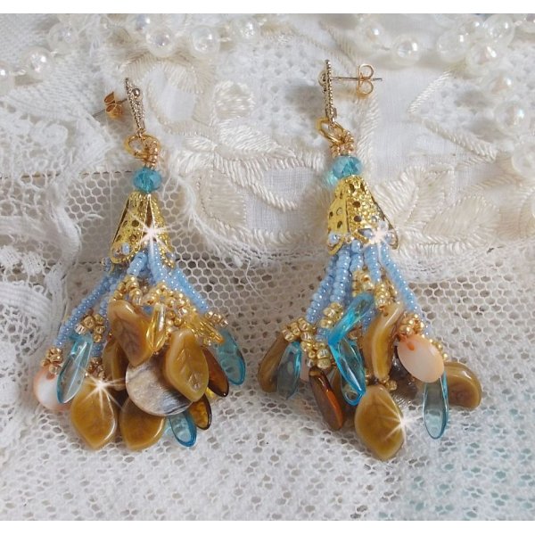BO Cheyenne avec dagues en verre, sequins en nacre, feuilles en verre, rocailles et clous d'oreilles en m&eacute;tal