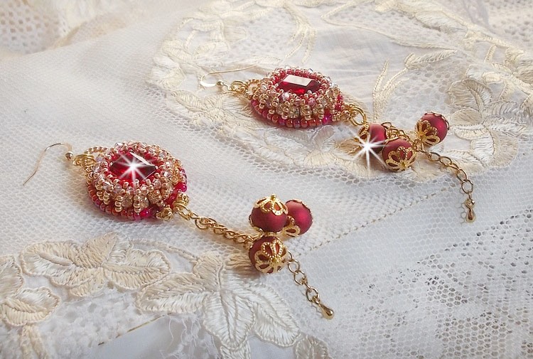 BO Nous Deux brodées avec cabochons et perles en cristal Swarovski, crochets d'oreilles en or Gold Filled 14 carats