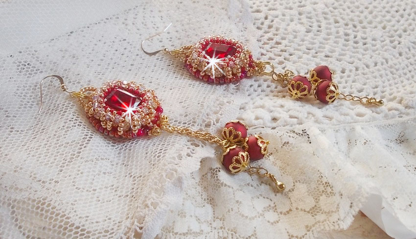 BO Nous Deux brodées avec cabochons et perles en cristal Swarovski, crochets d'oreilles en or Gold Filled 14 carats