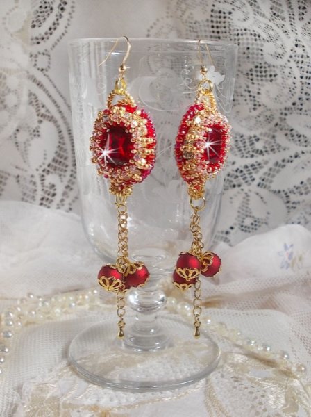 BO Nous Deux brod&eacute;es avec cabochons et perles en cristal Swarovski, crochets d'oreilles en or Gold Filled 14 carats