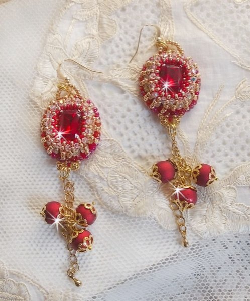 BO Nous Deux brod&eacute;es avec cabochons et perles en cristal Swarovski, crochets d'oreilles en or Gold Filled 14 carats