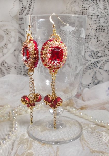 BO Nous Deux brod&eacute;es avec cabochons et perles en cristal Swarovski, crochets d'oreilles en or Gold Filled 14 carats