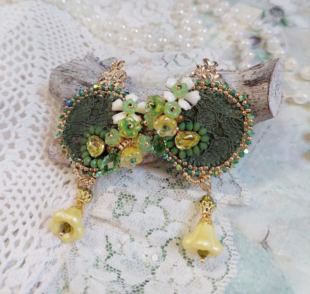 BO Espoir brod&eacute;es avec fleurs et rondes aplaties verres, dentelle, perles Cristal Swarovski