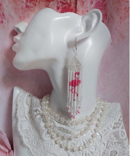 BO Les Flamants Blancs et Roses créées avec des rocailles japonaises, des cristaux de Swarovski et des crochets d'oreilles en Argent 925