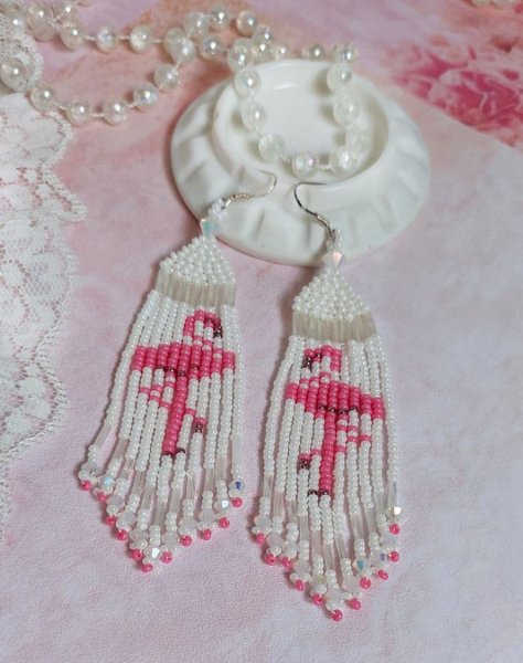 BO Les Flamants Blancs et Roses créées avec des rocailles japonaises, des cristaux de Swarovski et des crochets d'oreilles en Argent 925