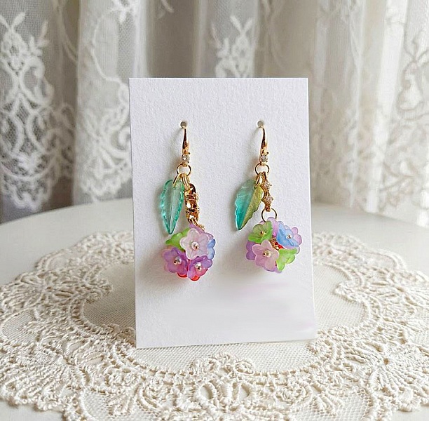 BO Fleurettes cr&eacute;&eacute;es avec fleurs synth&eacute;tiques, perles verres et Cristaux de Swarovski