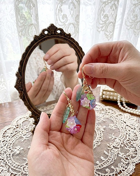 BO Fleurettes cr&eacute;&eacute;es avec fleurs synth&eacute;tiques, perles verres et Cristaux de Swarovski