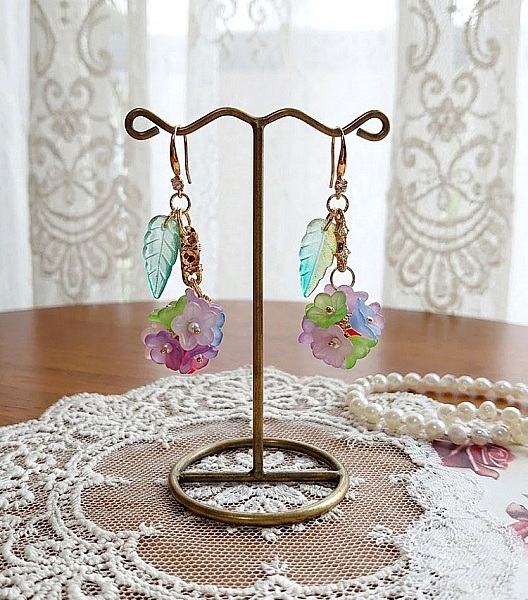 BO Fleurettes cr&eacute;&eacute;es avec fleurs synth&eacute;tiques, perles verres et Cristaux de Swarovski