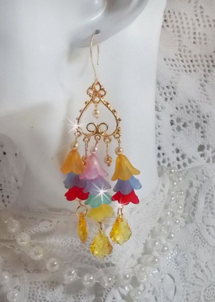 BO Garden Flowers mont&eacute;es avec des gouttes, perles rondes nacr&eacute;es en Cristal, fleurs lucites, perles en Verre sur crochets diamant&eacute;es en Gold Filled 14 carats