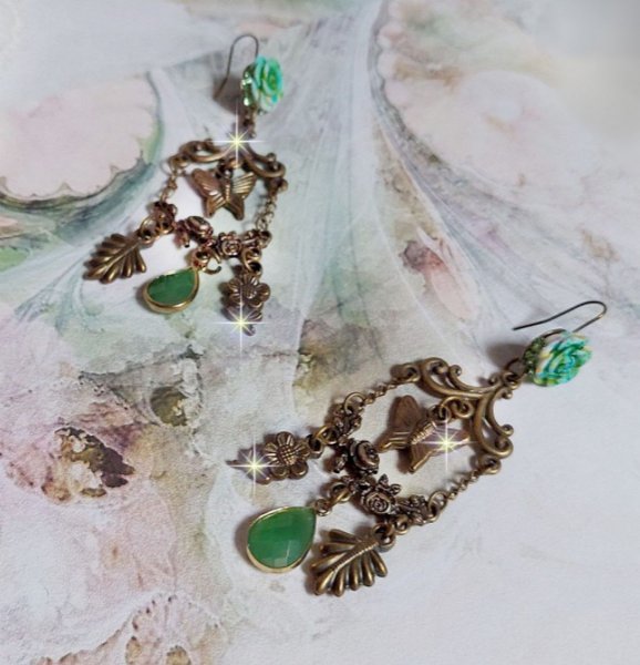 BO Green Palace cr&eacute;&eacute;es avec, des charms breloques, estampes, cabochons roses et pendants facett&eacute;s en verre