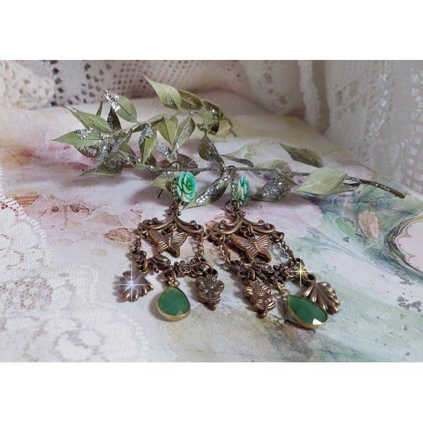 BO Green Palace cr&eacute;&eacute;es avec, des charms breloques, estampes, cabochons roses et pendants facett&eacute;s en verre