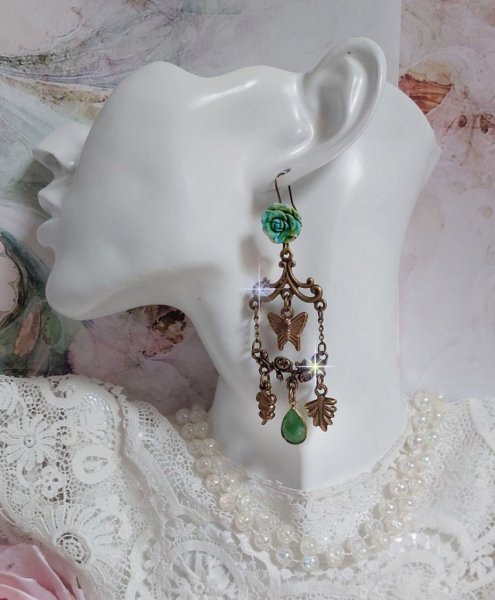 BO Green Palace cr&eacute;&eacute;es avec, des charms breloques, estampes, cabochons roses et pendants facett&eacute;s en verre