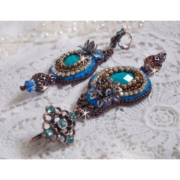 BO Ilycia Charming brodées avec deux cabochons facettés green turquoise et des cristaux de Swarovski