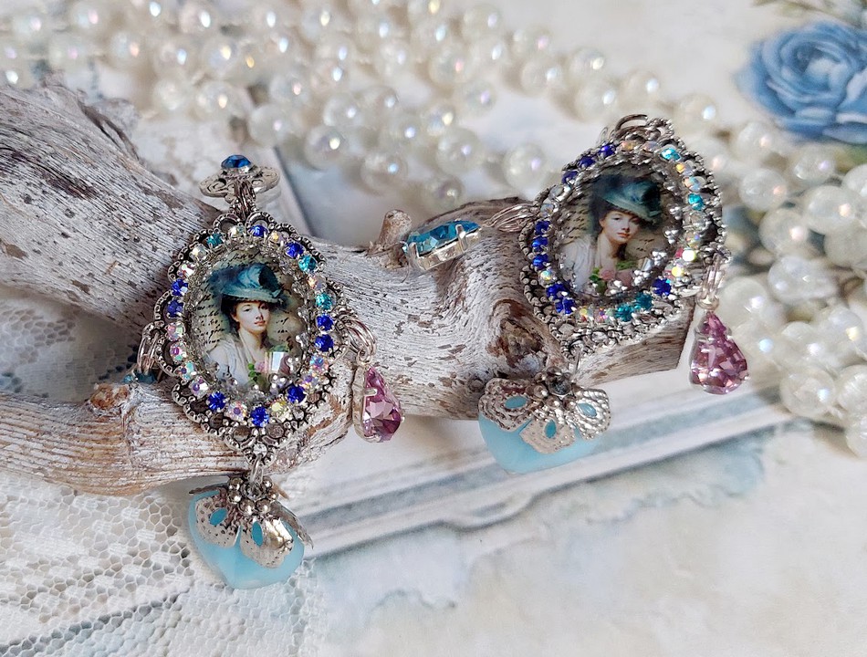 BO Infiniment Bleuté créées avec cabochons verres, perles facettées et perles Cristal Swarovski.