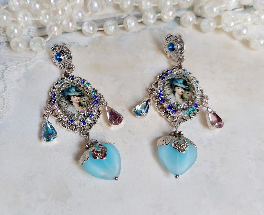 BO Infiniment Bleuté créées avec cabochons verres, perles facettées et perles Cristal Swarovski.