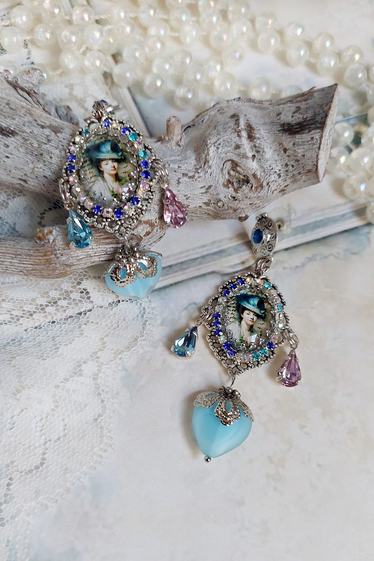BO Infiniment Bleuté créées avec cabochons verres, perles facettées et perles Cristal Swarovski.