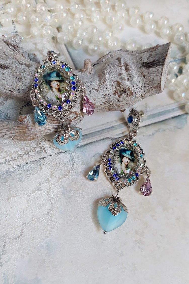 BO Infiniment Bleuté créées avec cabochons verres, perles facettées et perles Cristal Swarovski.