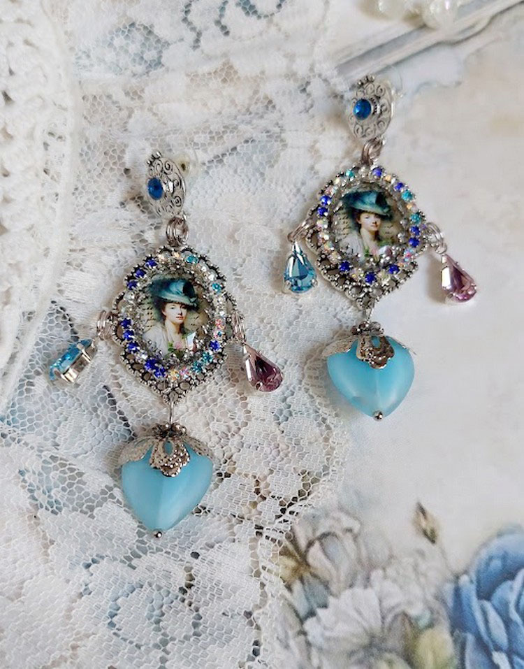 BO Infiniment Bleuté créées avec cabochons verres, perles facettées et perles Cristal Swarovski.