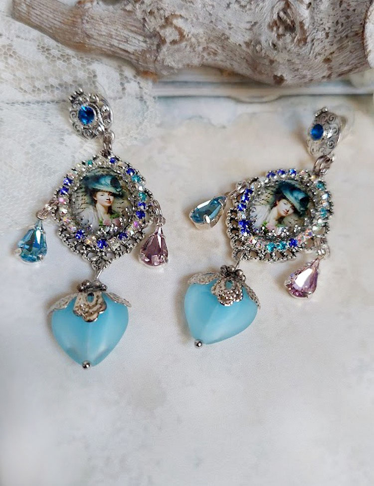 BO Infiniment Bleuté créées avec cabochons verres, perles facettées et perles Cristal Swarovski.