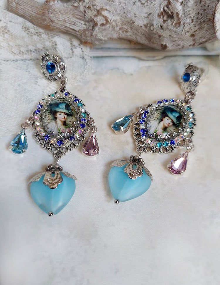 BO Infiniment Bleuté créées avec cabochons verres, perles facettées et perles Cristal Swarovski.