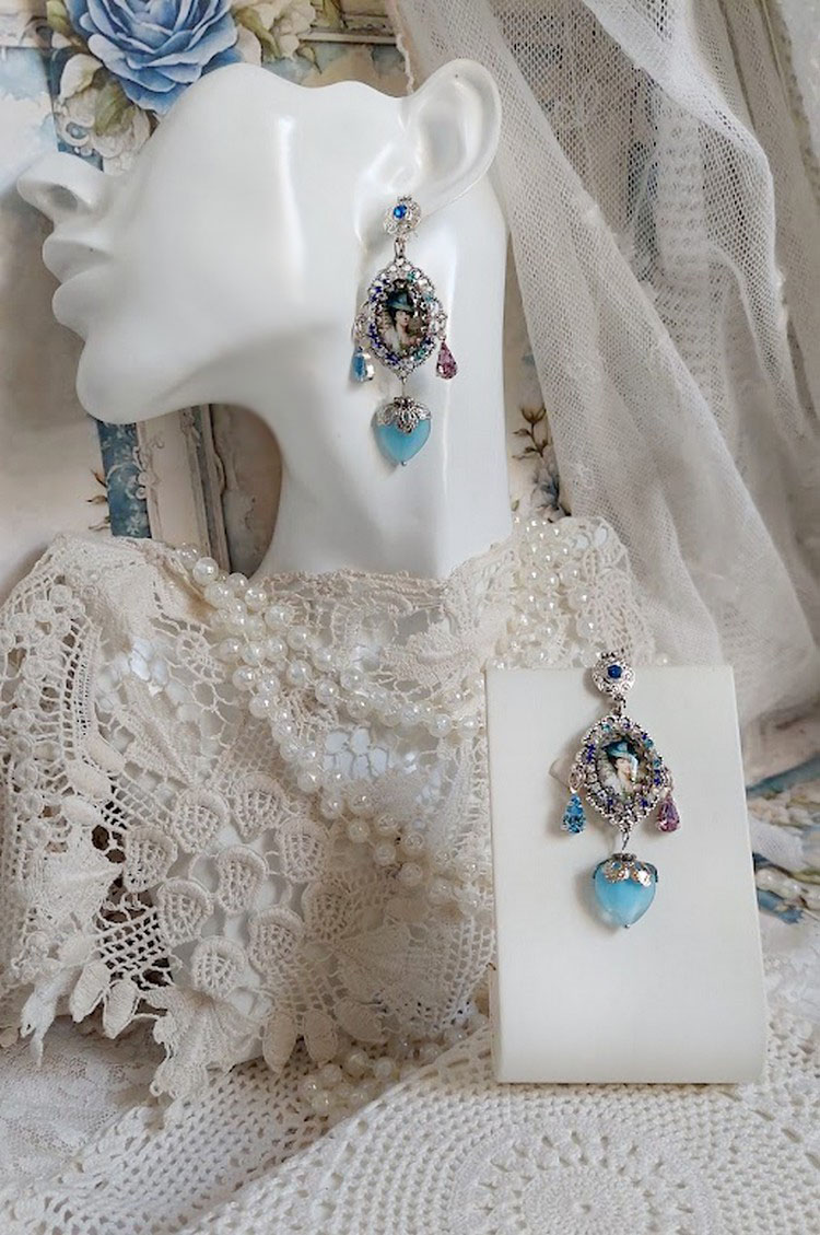 BO Infiniment Bleuté créées avec cabochons verres, perles facettées et perles Cristal Swarovski.