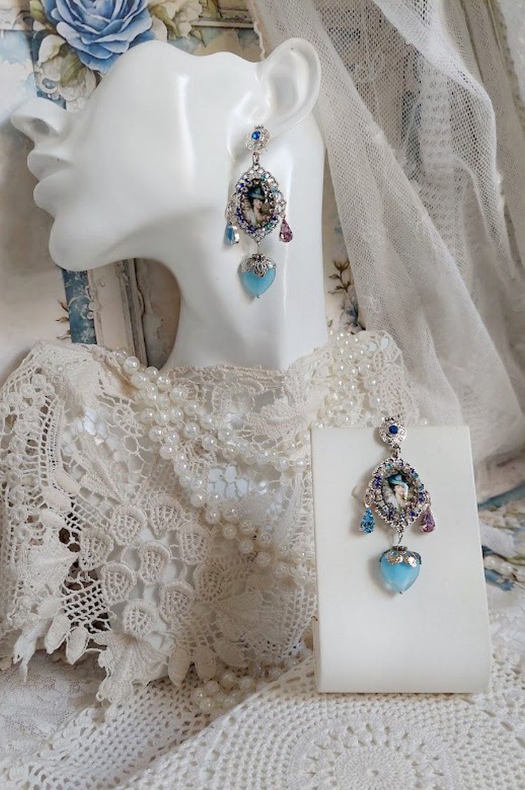 BO Infiniment Bleuté créées avec cabochons verres, perles facettées et perles Cristal Swarovski.