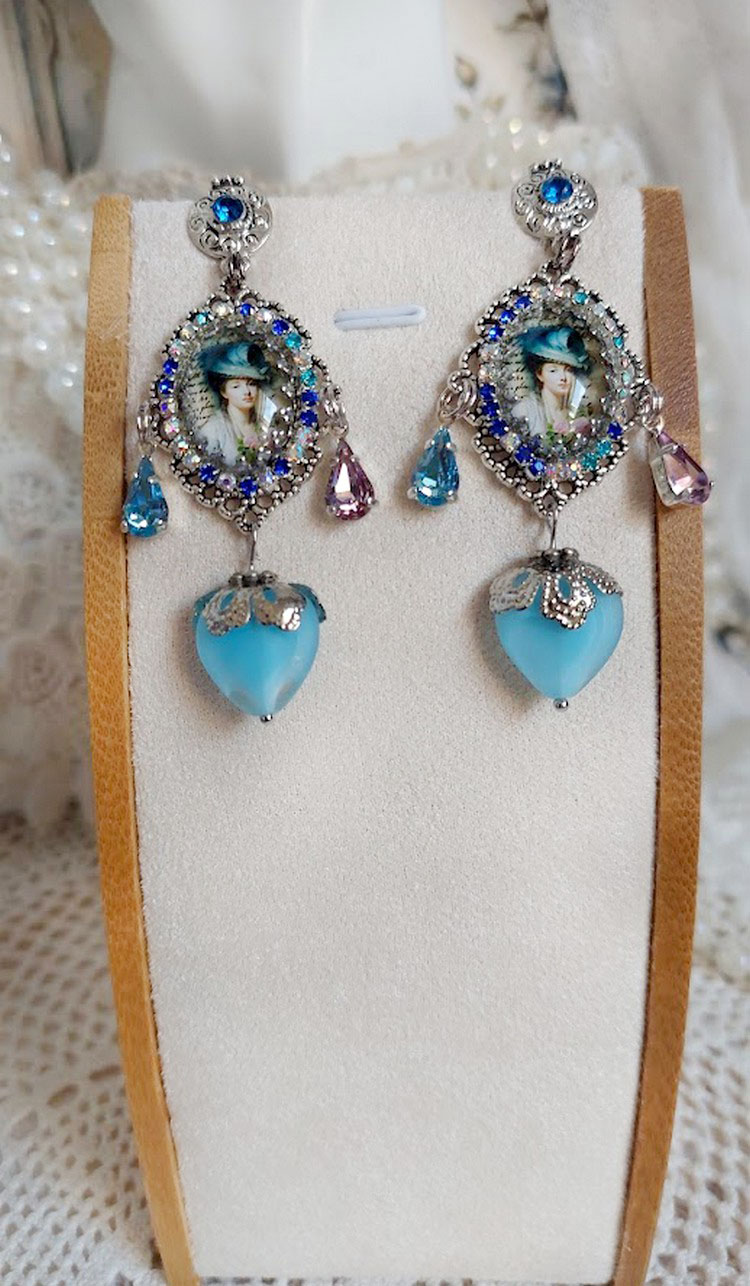 BO Infiniment Bleuté créées avec cabochons verres, perles facettées et perles Cristal Swarovski.