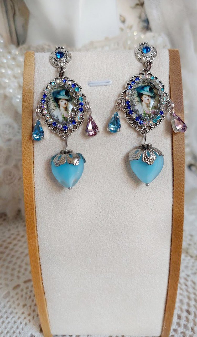 BO Infiniment Bleuté créées avec cabochons verres, perles facettées et perles Cristal Swarovski.