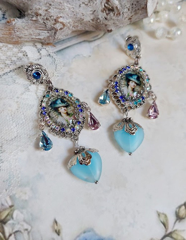 BO Infiniment Bleuté créées avec cabochons verres, perles facettées et perles Cristal Swarovski.