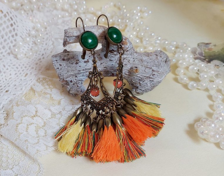 BO Kal&eacute;idoscope avec pompons multicolores, perles r&eacute;sines, pendentifs et dormeuses m&eacute;tal