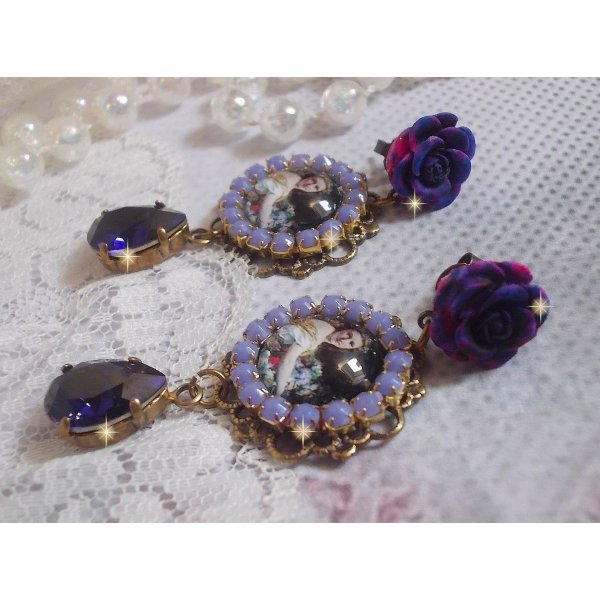 BO La Lavendi&egrave;re cr&eacute;&eacute;es avec des cabochons loupe, des cristaux PureCrystal, des cabochons en r&eacute;sine, des accessoires en plaqu&eacute; Or et en Laiton de couleur Bronze