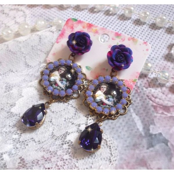 BO La Lavendi&egrave;re cr&eacute;&eacute;es avec des cabochons loupe, des cristaux PureCrystal, des cabochons en r&eacute;sine, des accessoires en plaqu&eacute; Or et en Laiton de couleur Bronze
