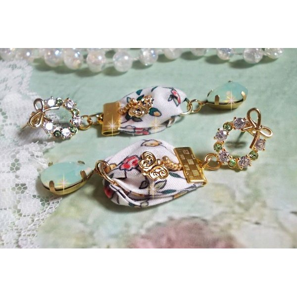 BO liberty de fleurs avec un ruban tissu, papillons et boucles d'oreilles zirconium en Plaqu&eacute; Or