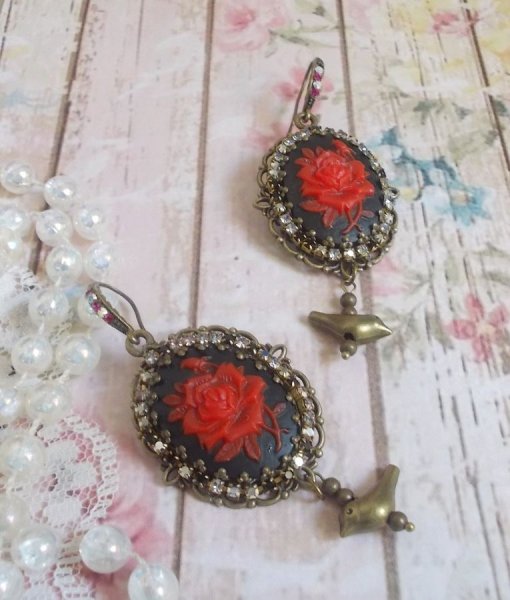 BO Loly Roses créées avec des cabochons en résine, une chaîne strass en Cristal avec des accessoires de couleur bronze
