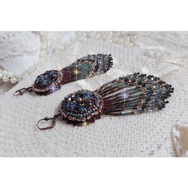 BO Long Brown Picasso  brodées avec des cristaux de Swarovski, des facettes en verre, des bugles twist et des rocailles