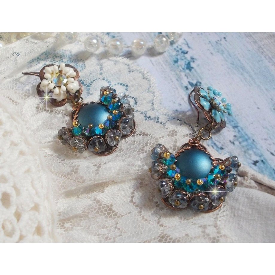 BO Lou Petrol créées avec des cristaux de Swarovski, des perles en verre, des fleurs époxy en plaqué or avec des accessoires de qualité.