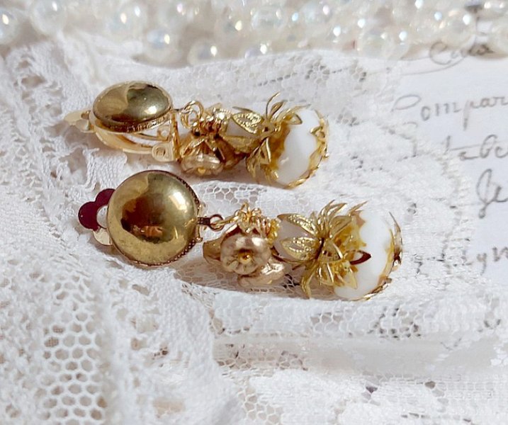  BO Lumière Opale White créées avec perles verres, perles de gemme et clips en laiton doré